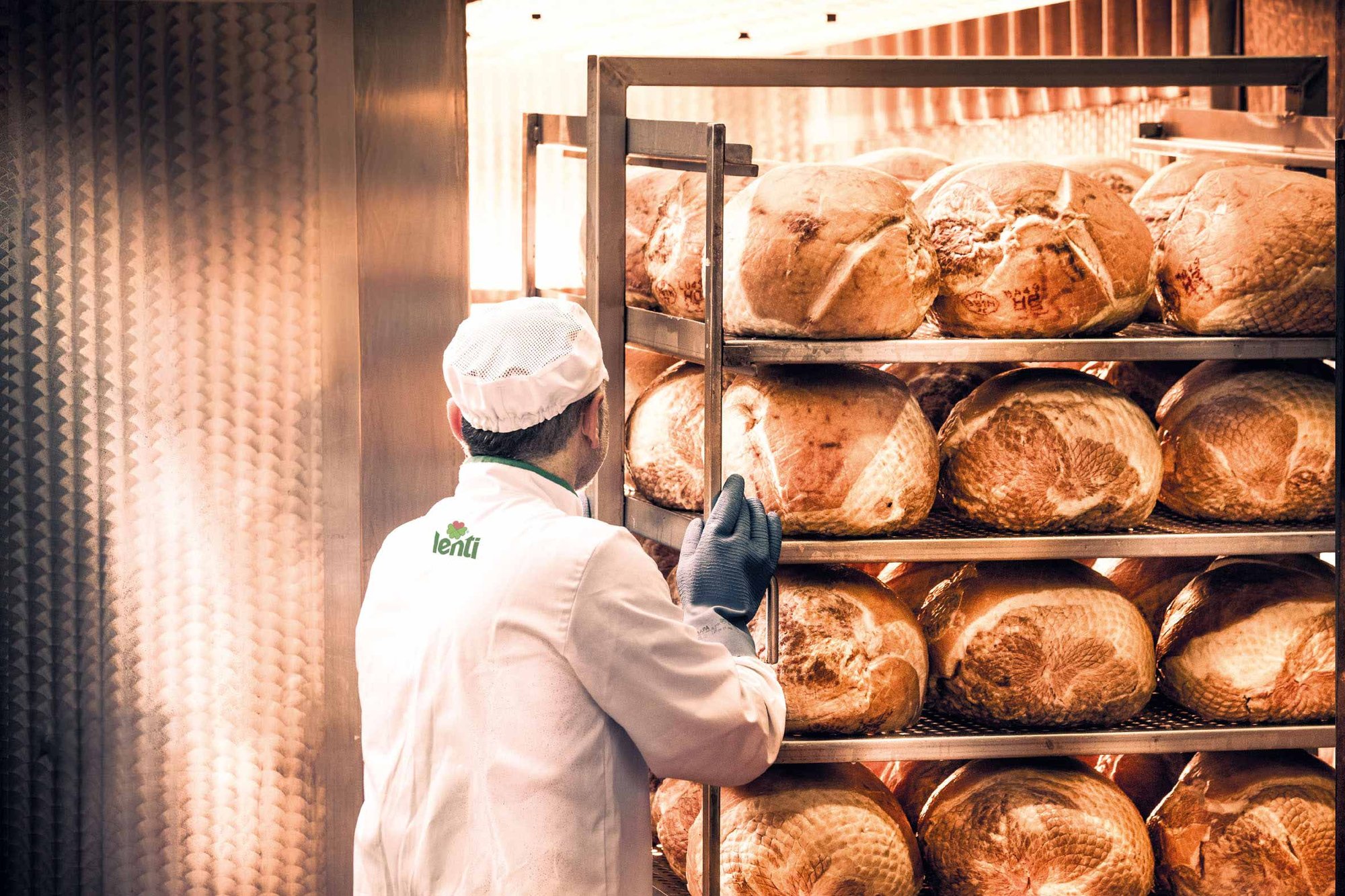 LENTI_Cooking-Slow-Baked-Hams-Lenti&amp;Lode